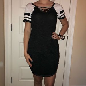 🌟🌟 3 FOR $25🌟🌟 Black and White Sporty Dress
